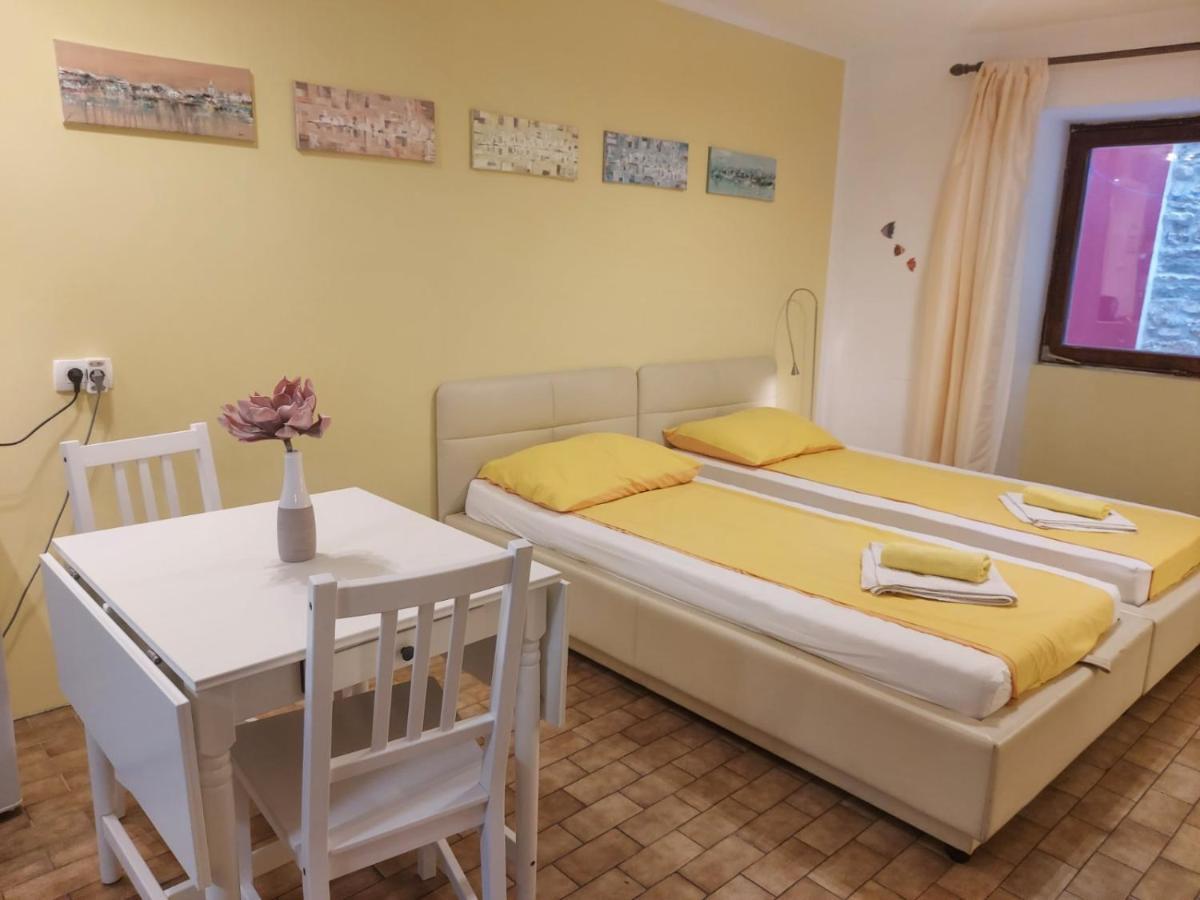 Terra Apartments ไพราน ภายนอก รูปภาพ