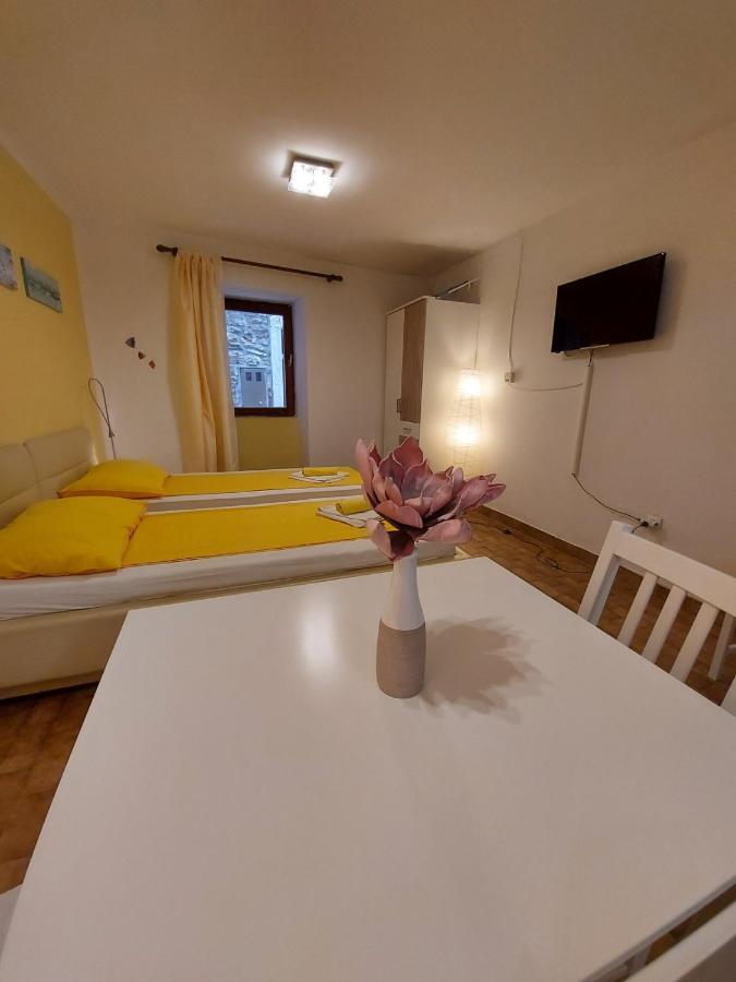 Terra Apartments ไพราน ภายนอก รูปภาพ