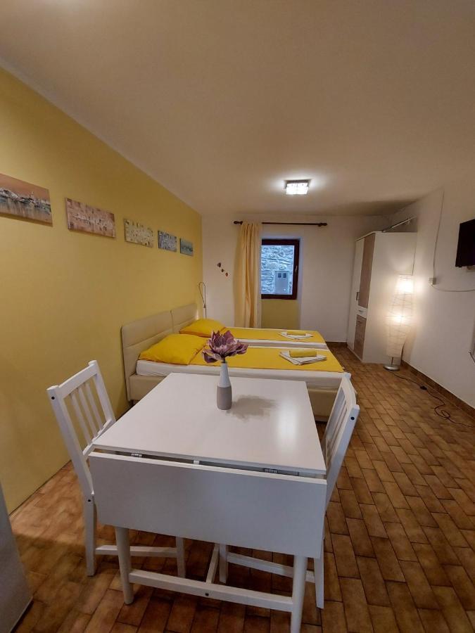 Terra Apartments ไพราน ภายนอก รูปภาพ