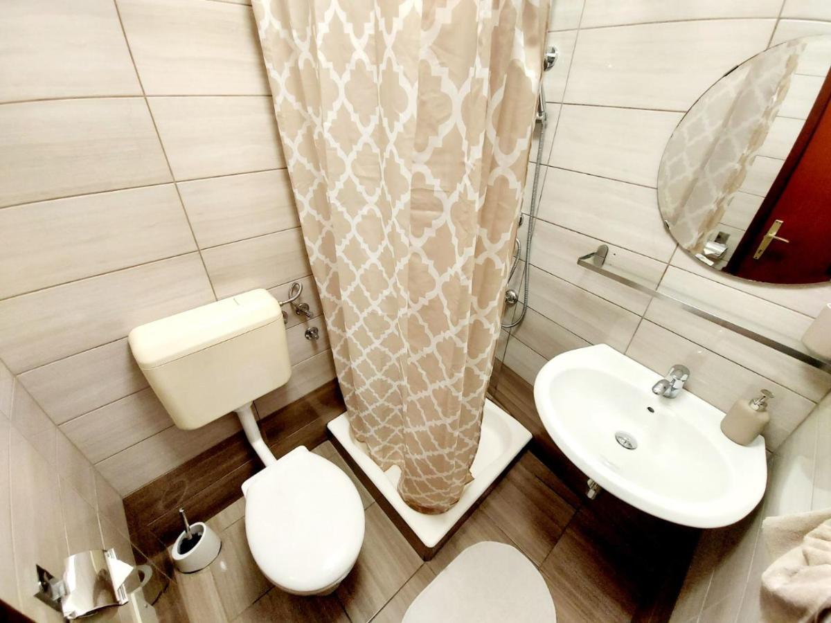Terra Apartments ไพราน ภายนอก รูปภาพ