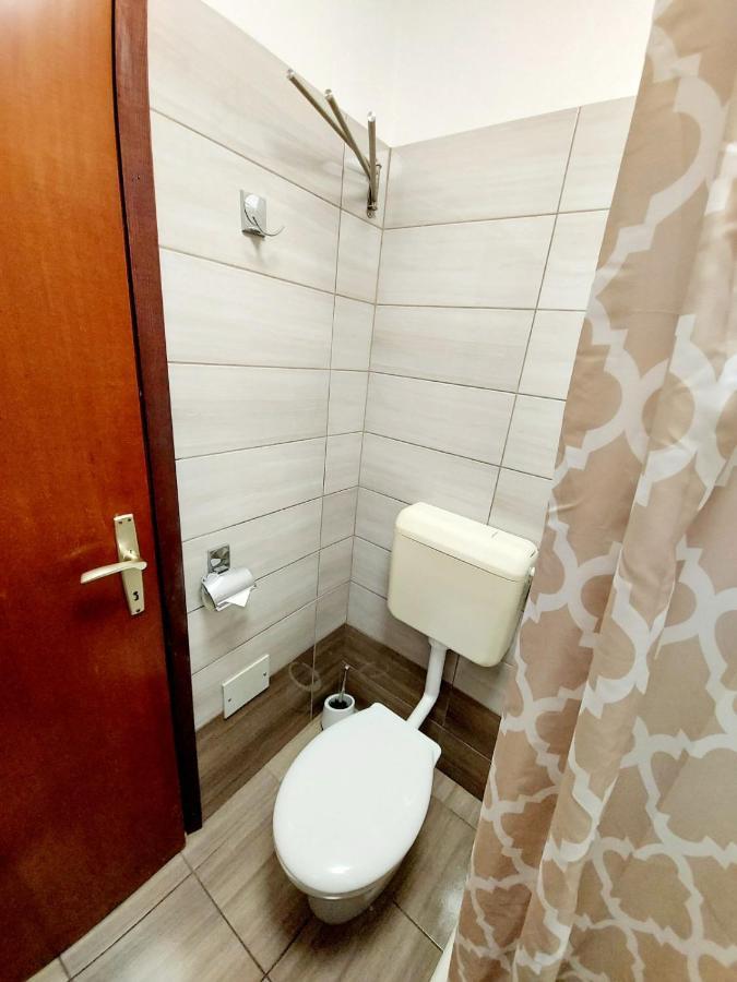 Terra Apartments ไพราน ภายนอก รูปภาพ